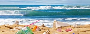 Le spiagge sono piene di rifiuti